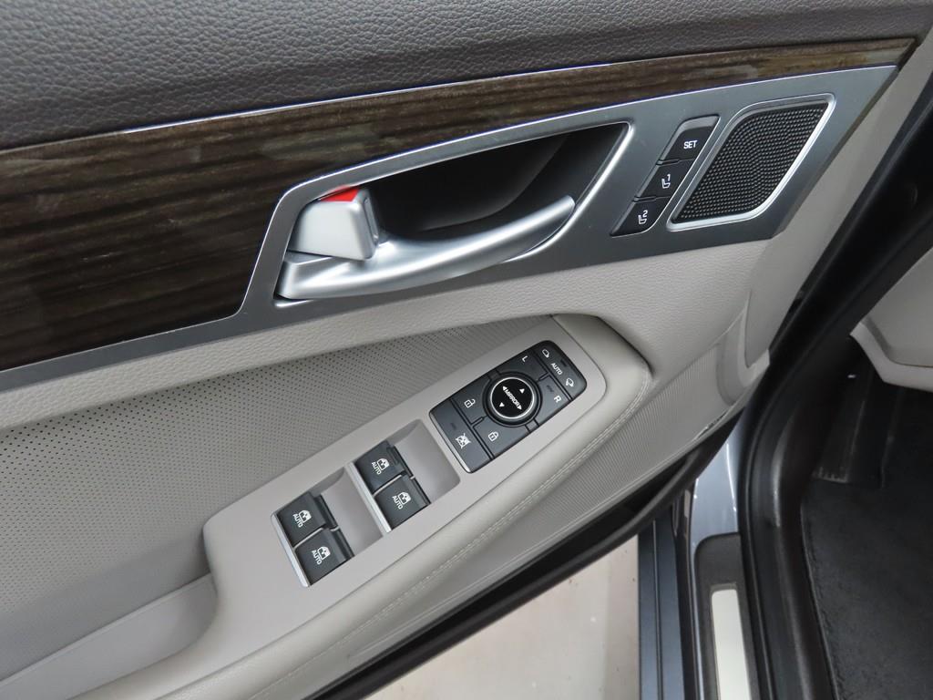 HYUNDAI Genesis - Vista 9