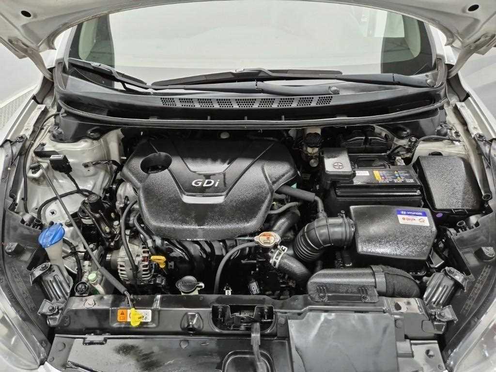 HYUNDAI Avante - Vista 5