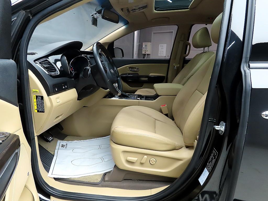 KIA Carnival - Vista 5