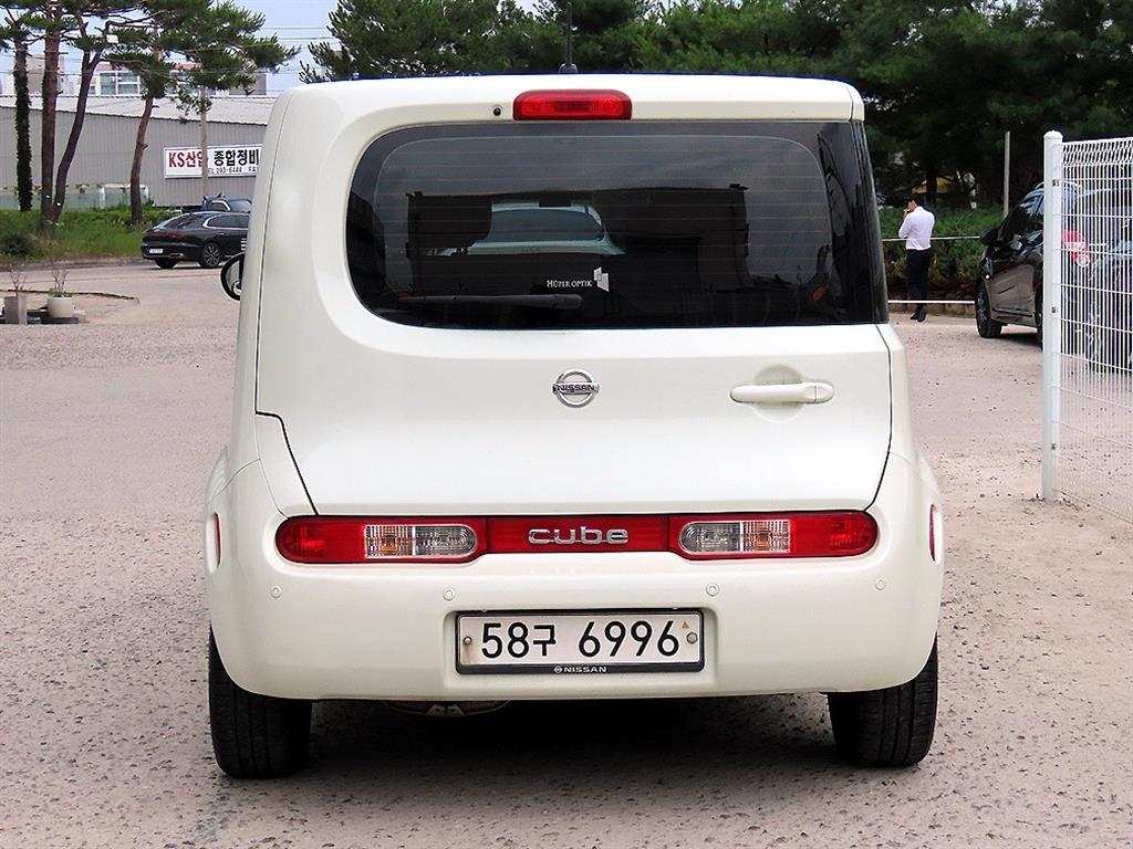 Nissan Cube - Vista 4