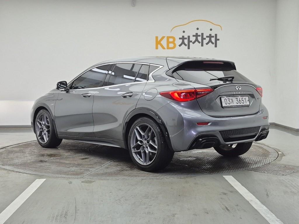 Infiniti Q - Vista 3