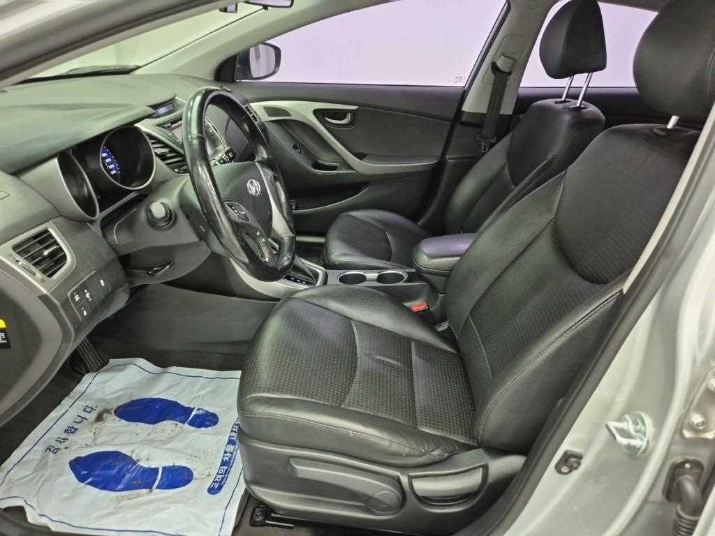HYUNDAI Avante - Vista 11