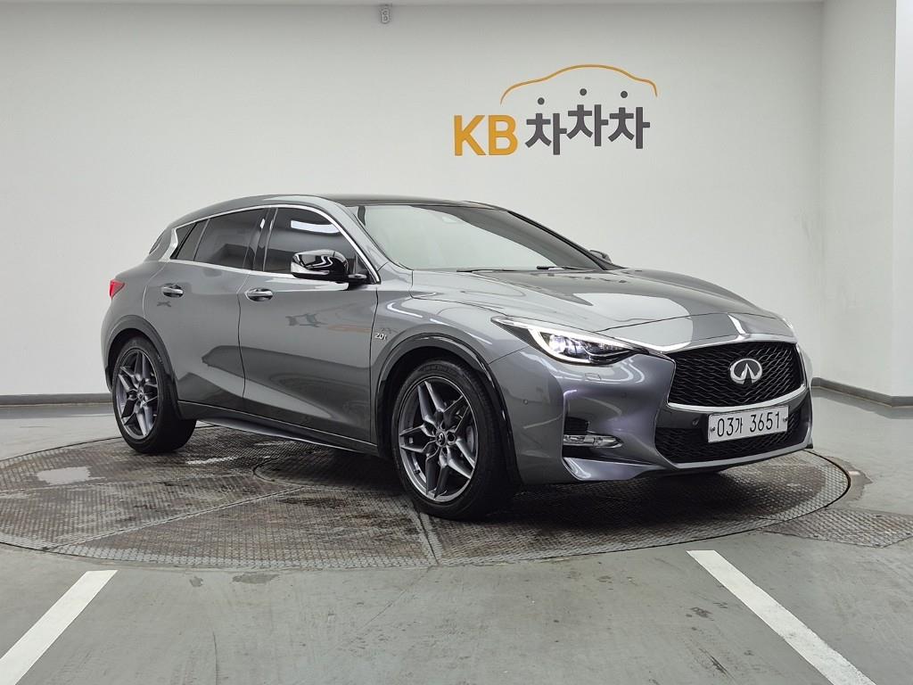 Infiniti Q - Vista 2