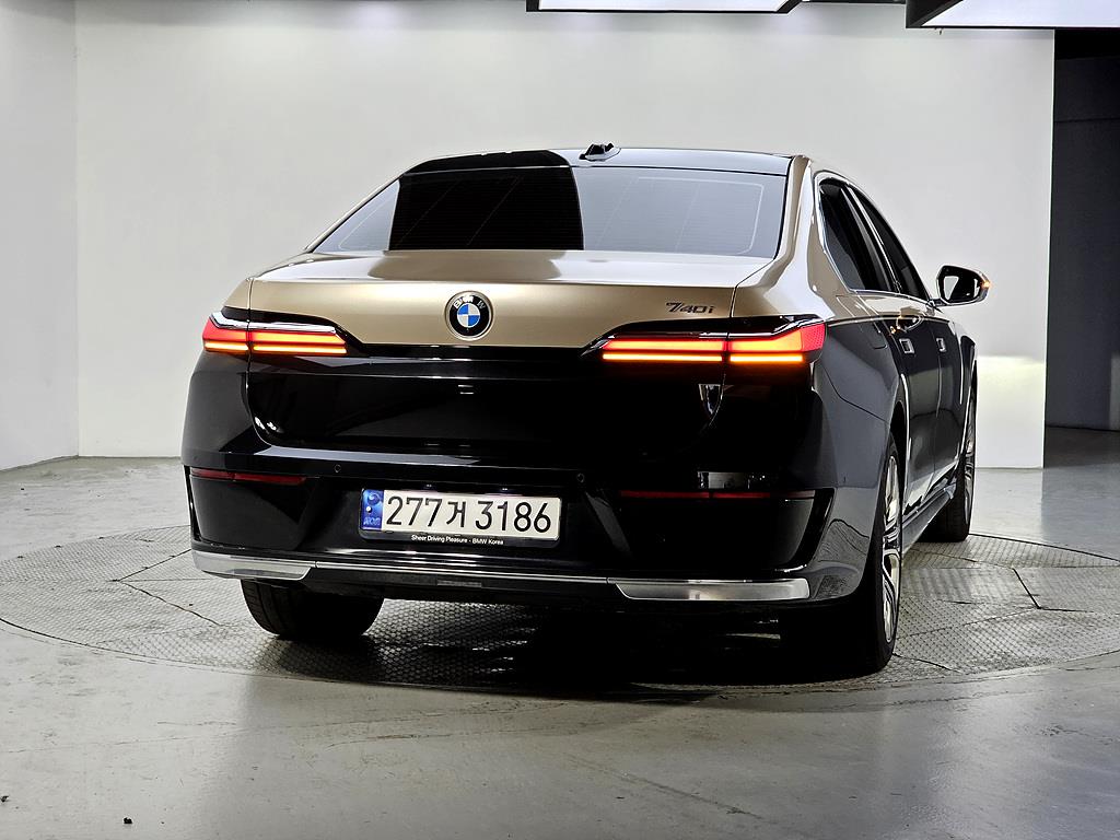 BMW 7 Series - Vista 3