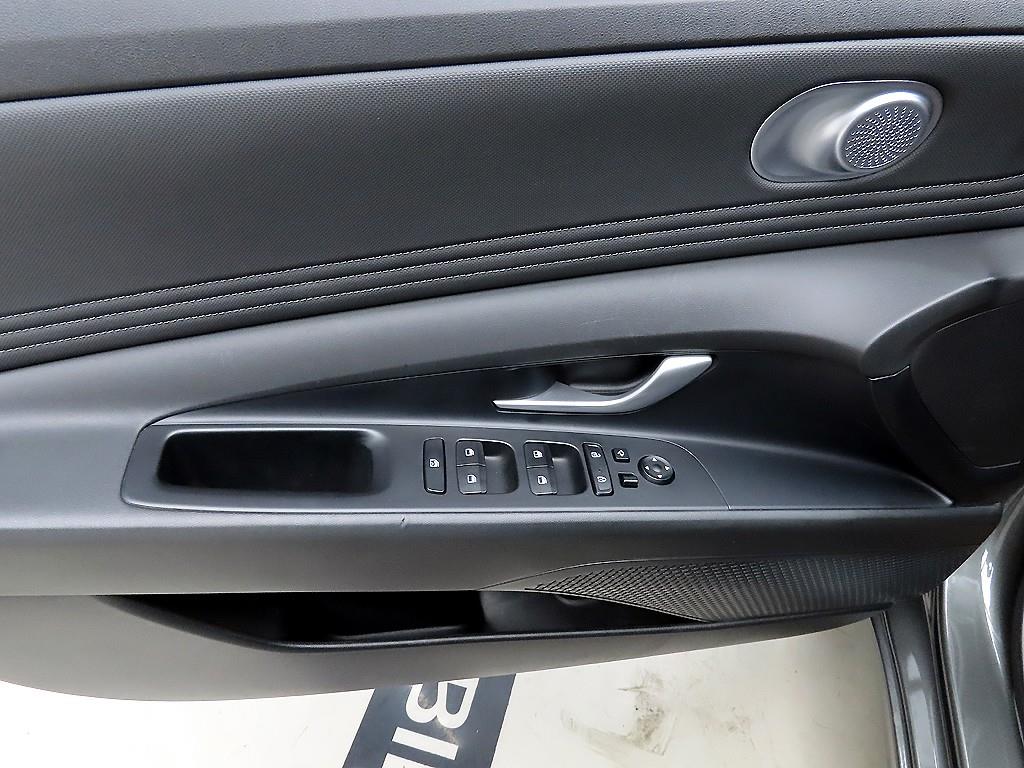 HYUNDAI Avante - Vista 11