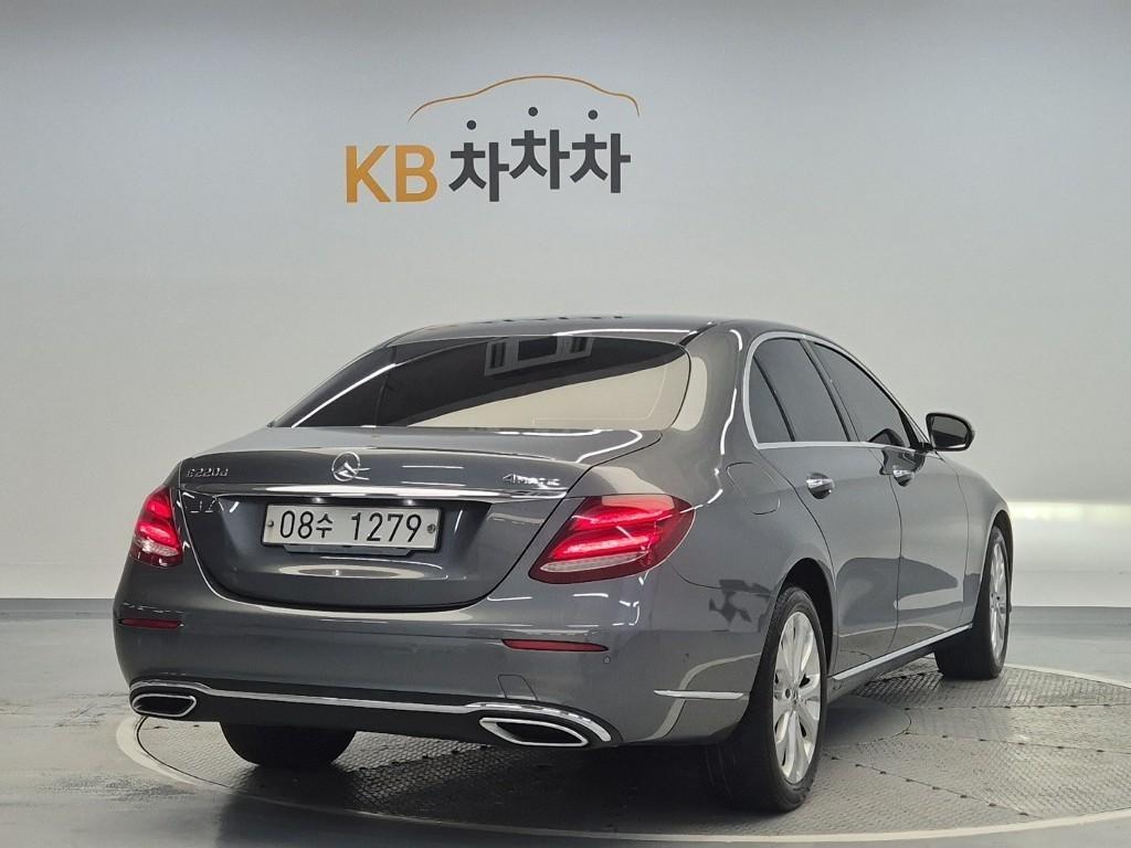 Mercedes Benz E class - Vista 3