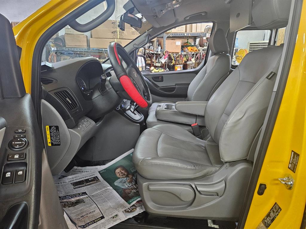 HYUNDAI Starex - Vista 5