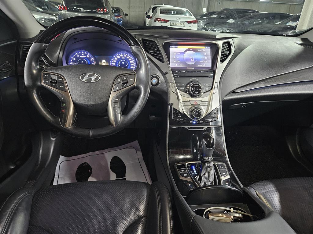HYUNDAI Grandeur - Vista 6