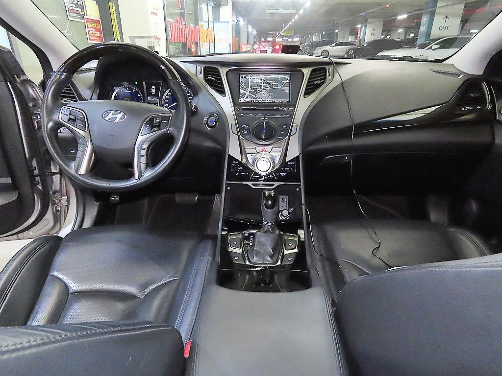 HYUNDAI Grandeur - Vista 10
