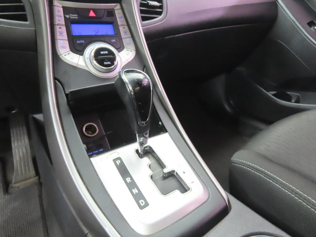 HYUNDAI Avante - Vista 11