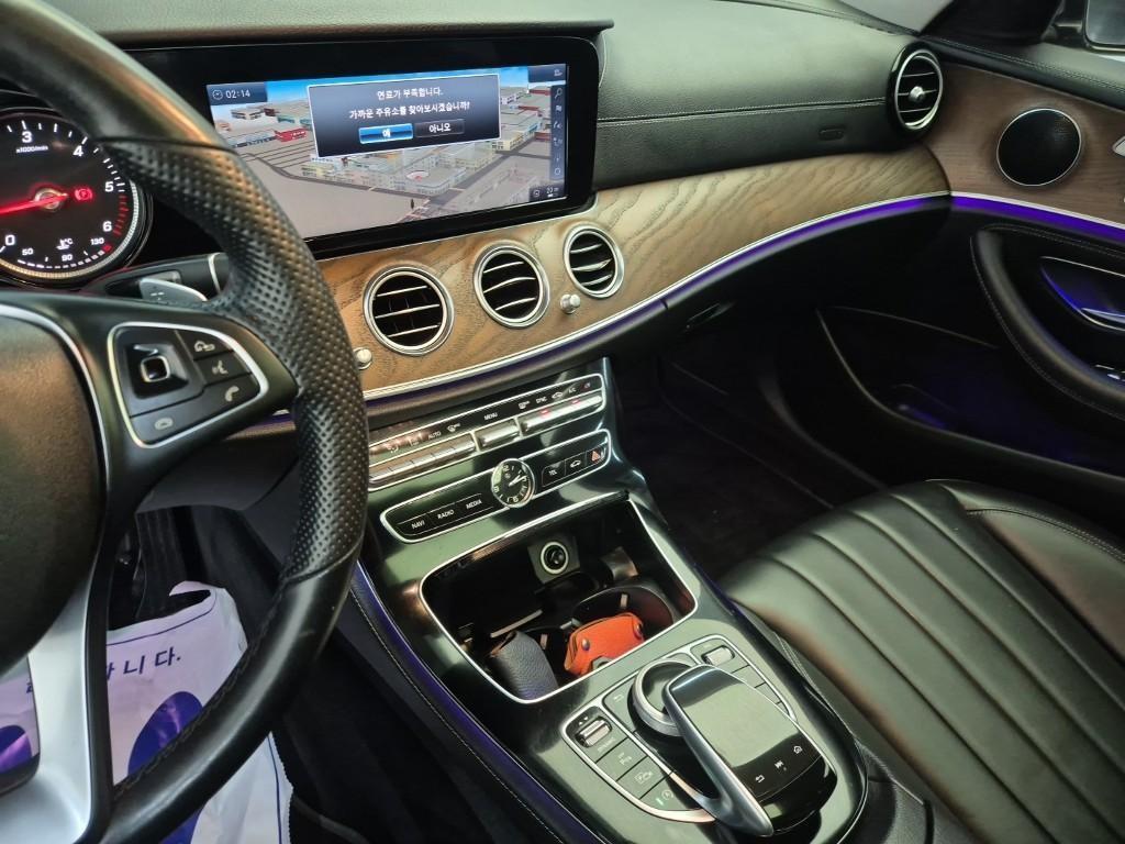 Mercedes Benz E class - Vista 10