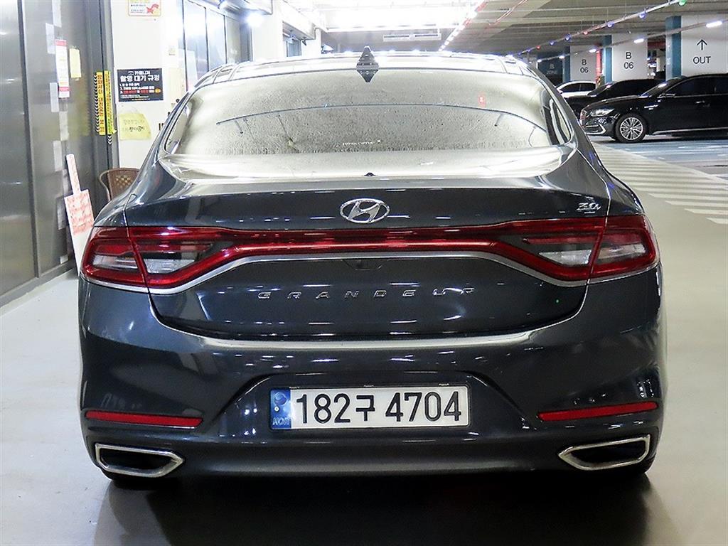HYUNDAI Grandeur - Vista 5