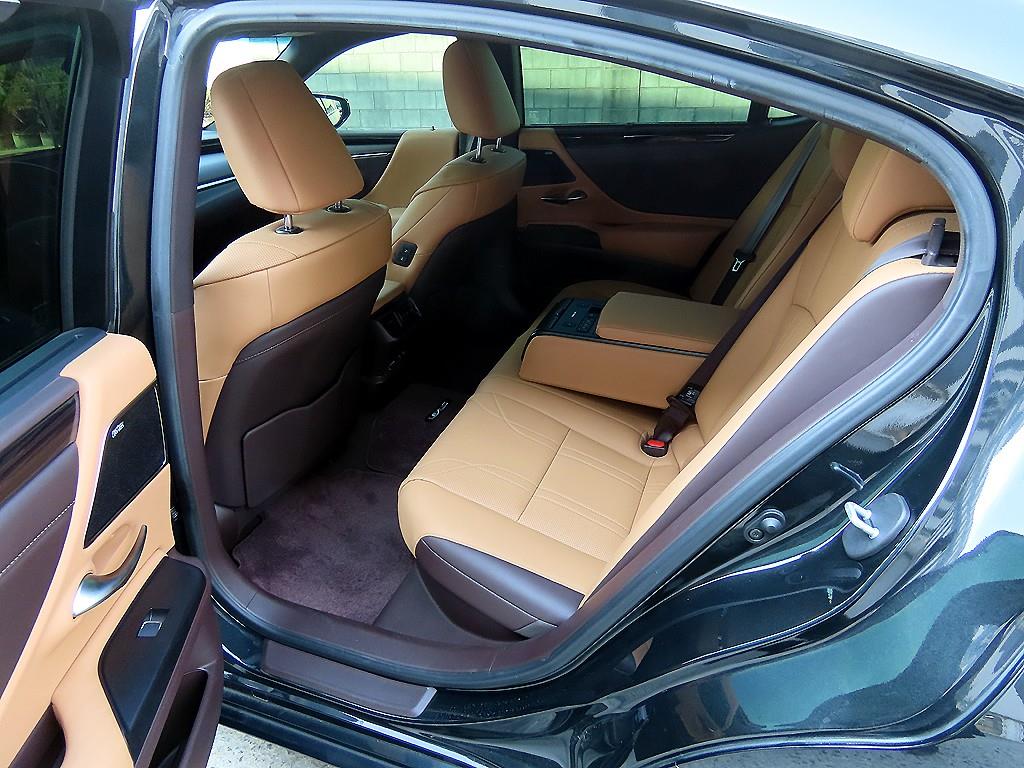 Lexus ES - Vista 6