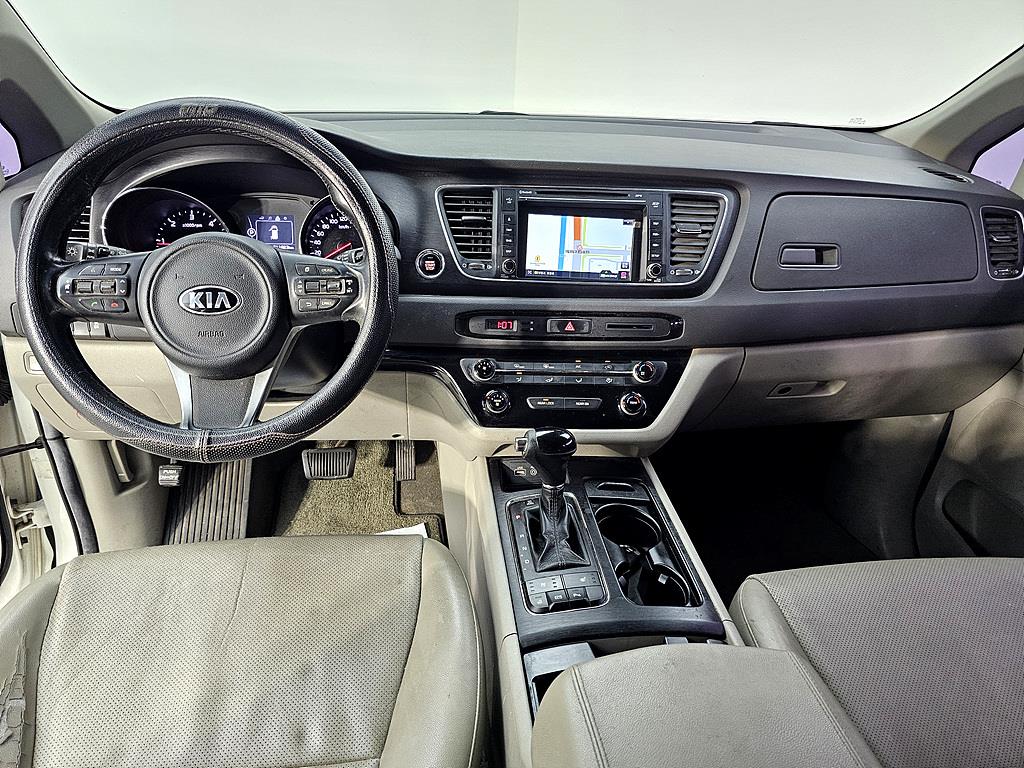 KIA Carnival - Vista 5