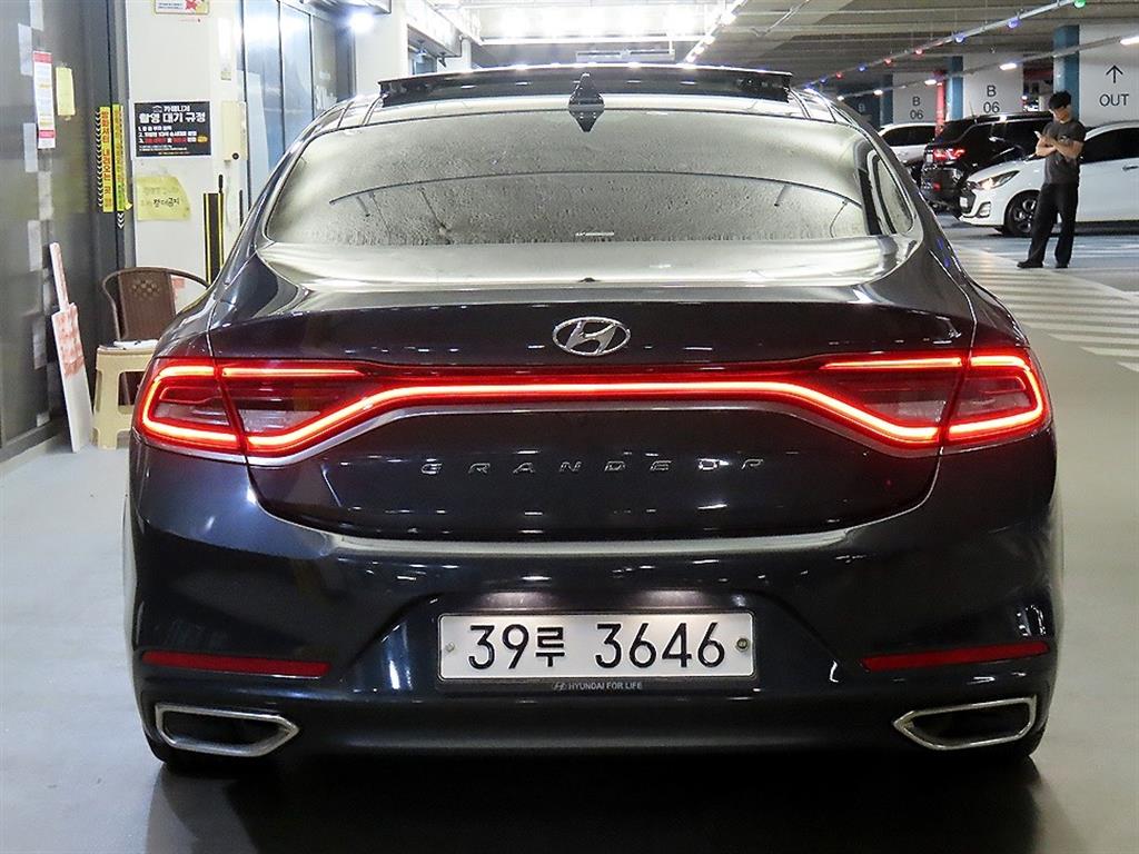 HYUNDAI Grandeur - Vista 5