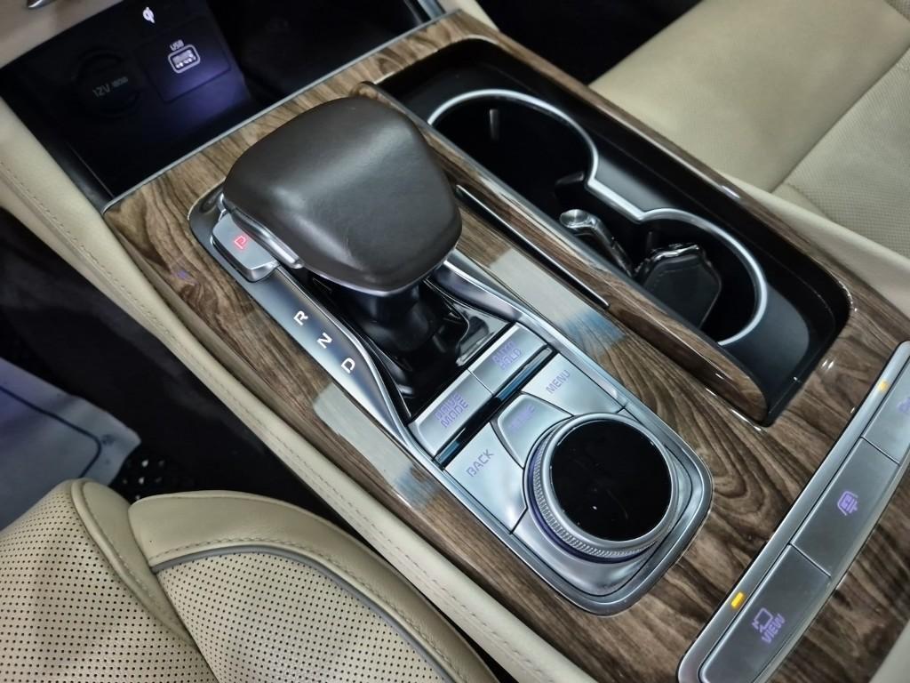KIA K9 - Vista 8