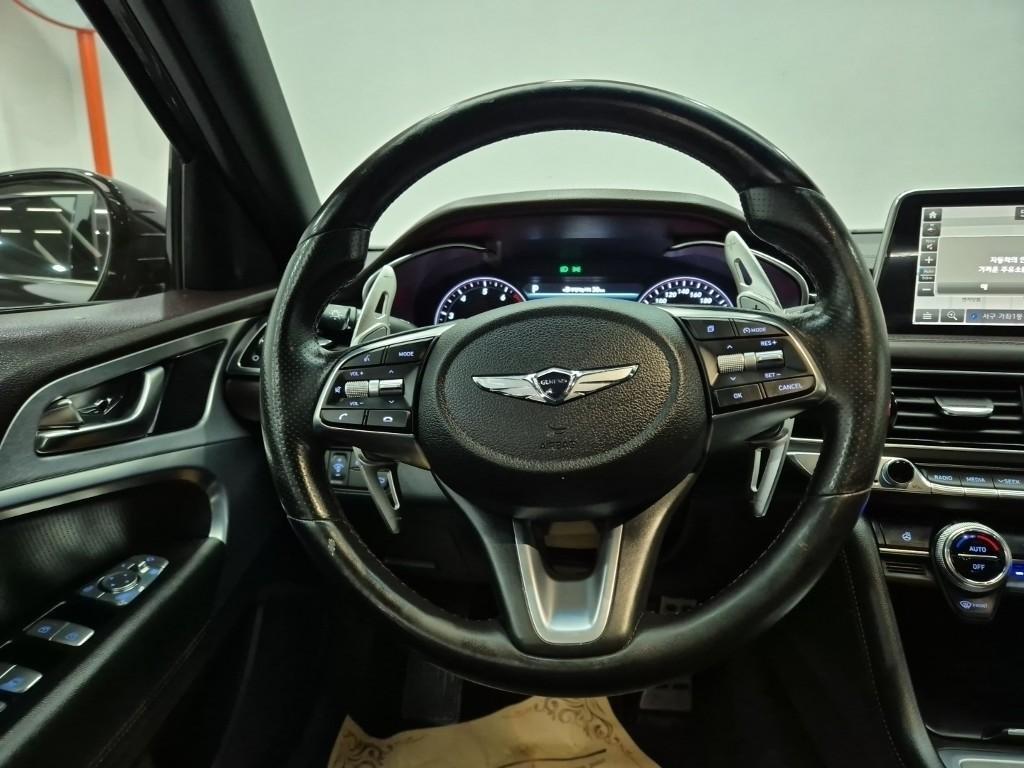Genesis G70 - Vista 9