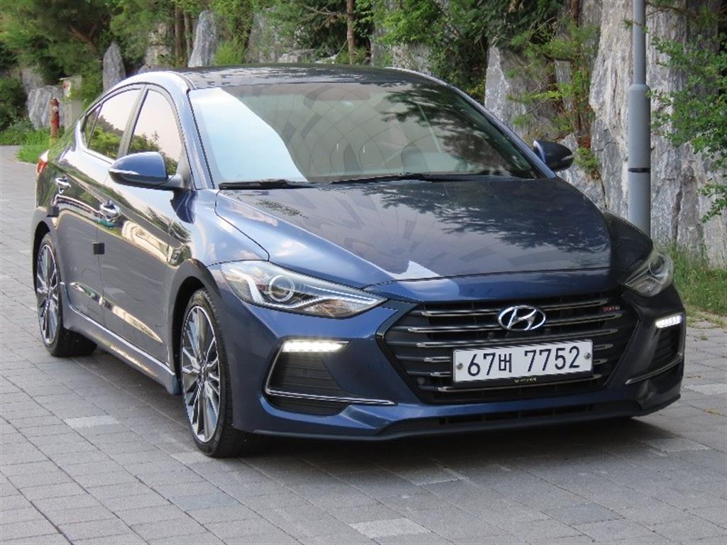 HYUNDAI Avante - Vista 3