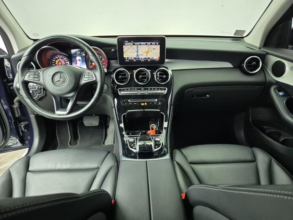 Mercedes Benz GLC Class - Vista 5