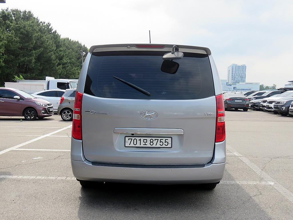 HYUNDAI Starex - Vista 3