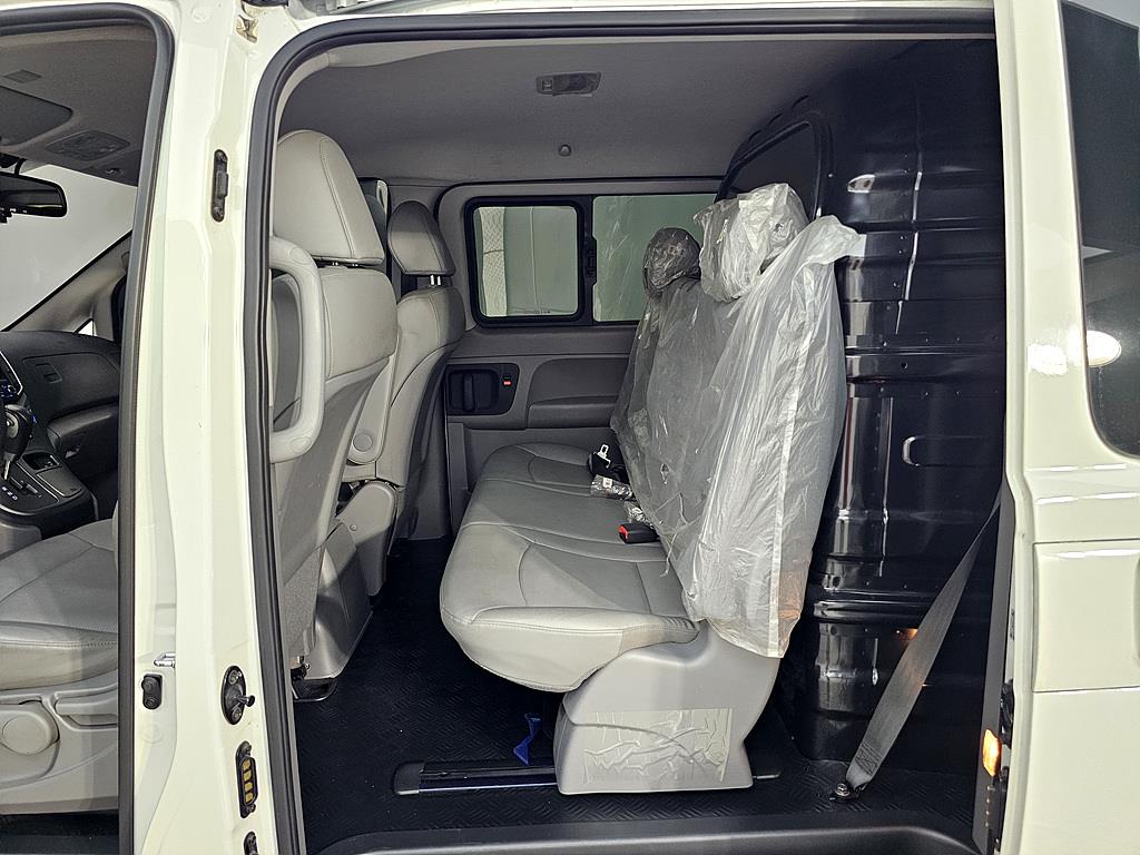 HYUNDAI Starex - Vista 9