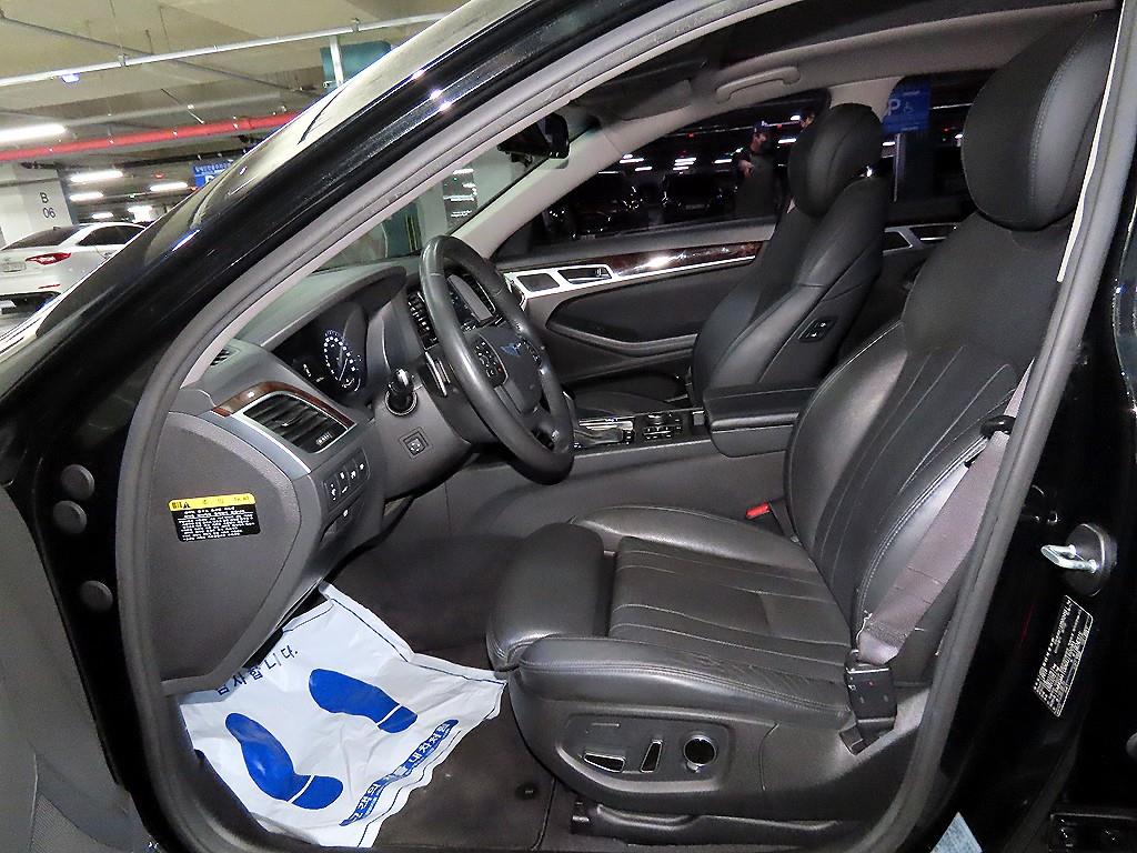 HYUNDAI Genesis - Vista 6