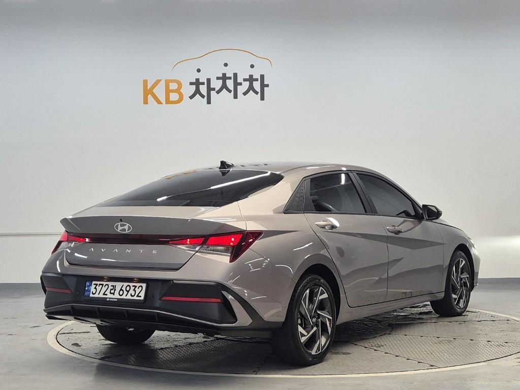 HYUNDAI Avante - Vista 4