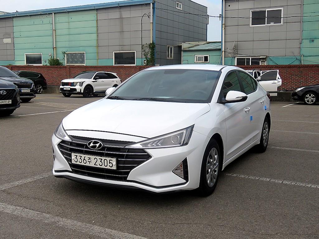 HYUNDAI Avante - Vista 2