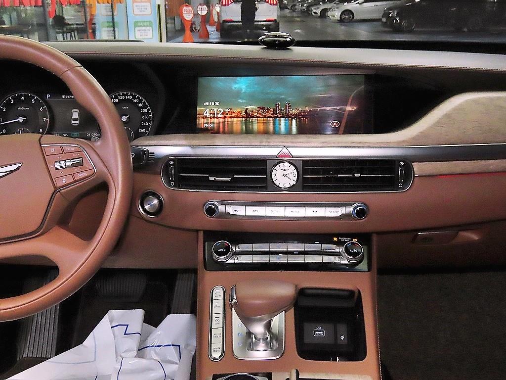 Genesis G90 - Vista 11