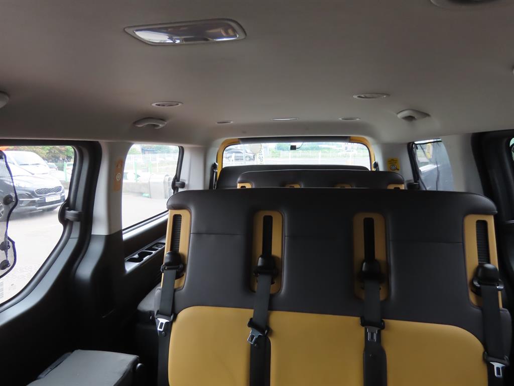 HYUNDAI Staria - Vista 11