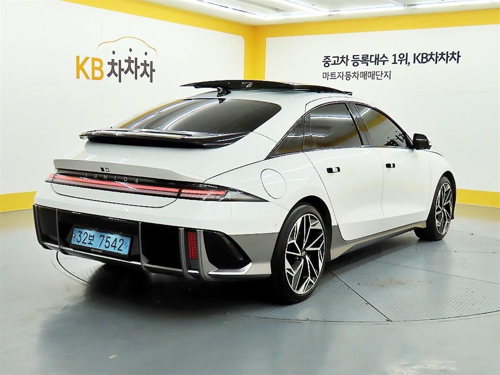 HYUNDAI Ioniq 6 - Vista 4
