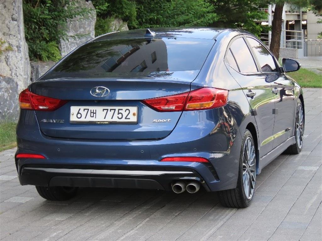 HYUNDAI Avante - Vista 5
