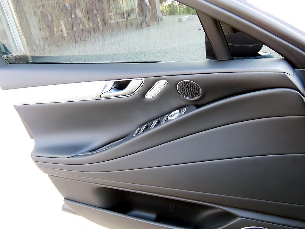 Genesis G80 - Vista 12