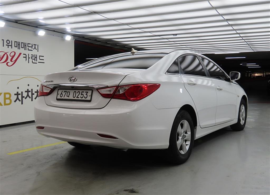 HYUNDAI Sonata - Vista 4