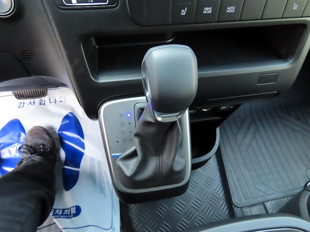 HYUNDAI Staria - Vista 10