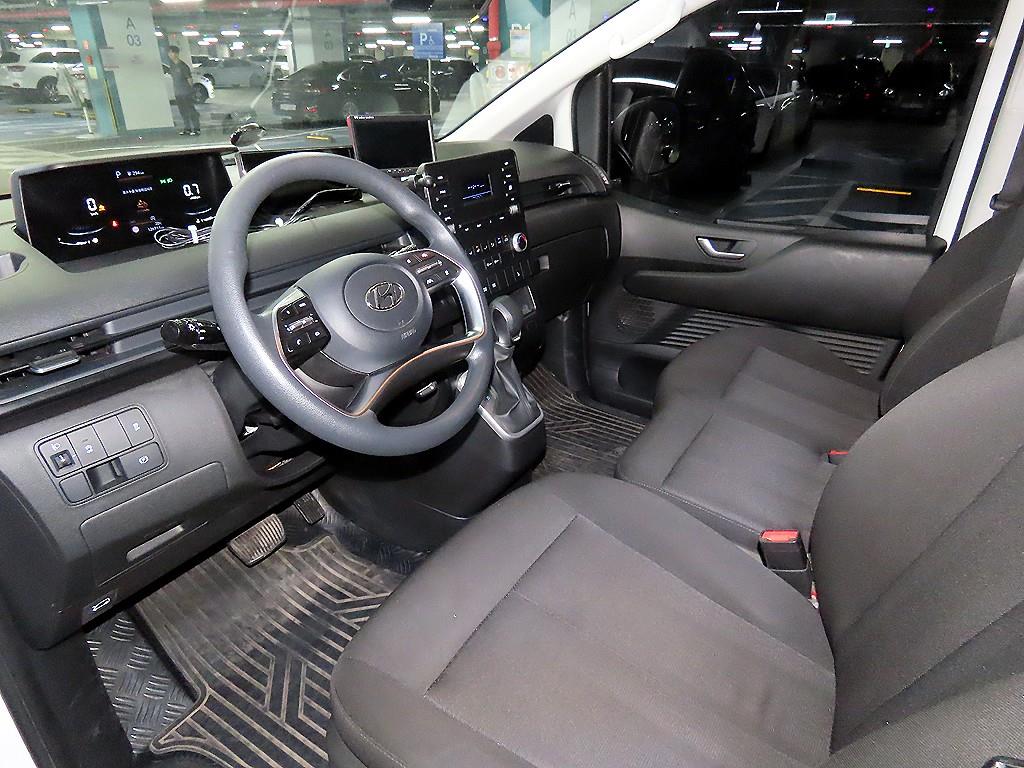 HYUNDAI Staria - Vista 10