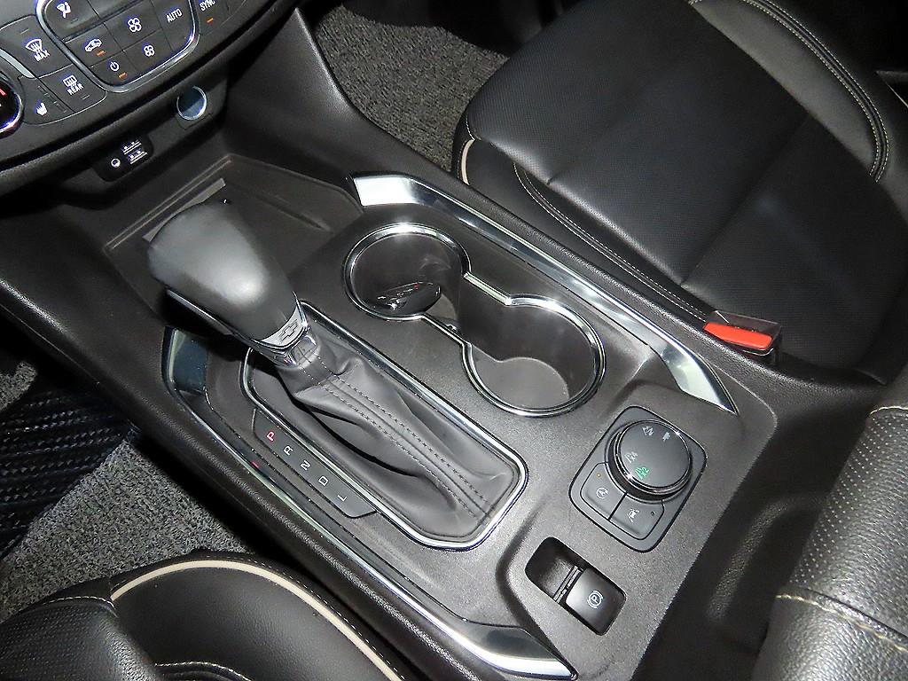 Chevrolet Travers - Vista 12