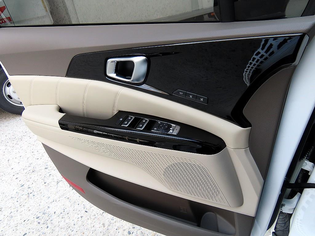KIA Carnival - Vista 12