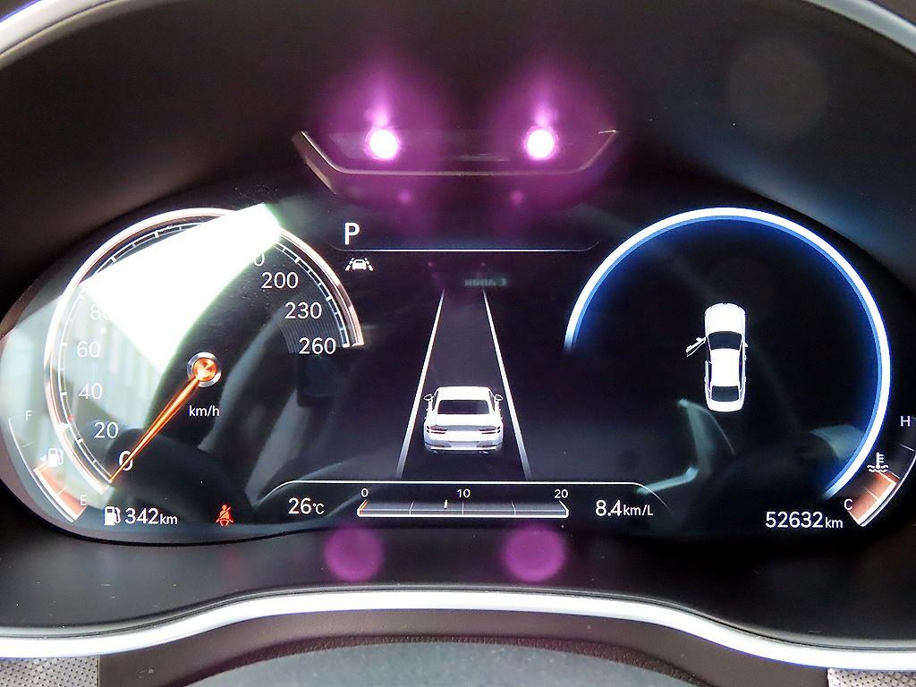 Genesis G80 - Vista 9