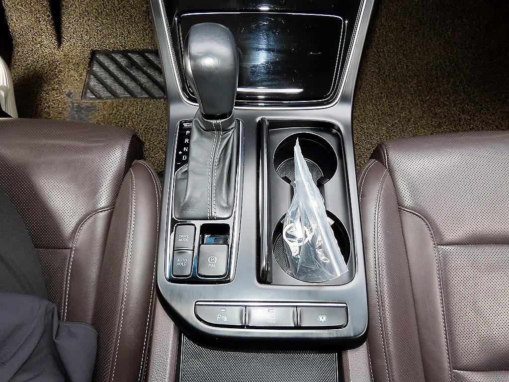 HYUNDAI Grandeur - Vista 11