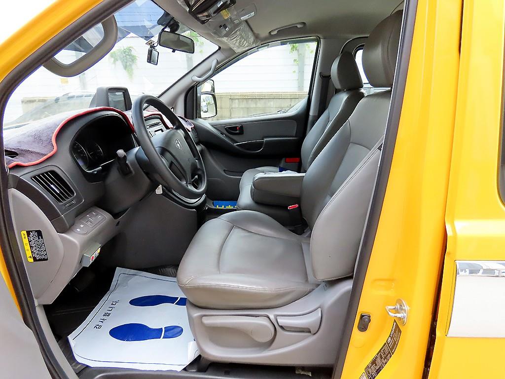 HYUNDAI Starex - Vista 5
