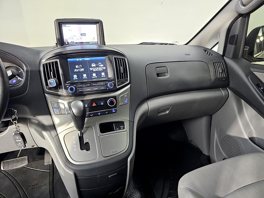 HYUNDAI Starex - Vista 10