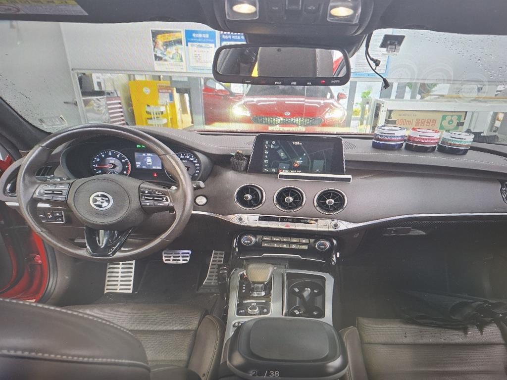 KIA Stinger - Vista 8