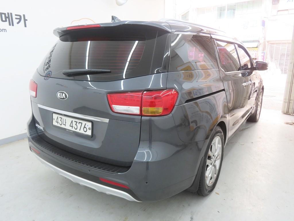 KIA Carnival - Vista 3