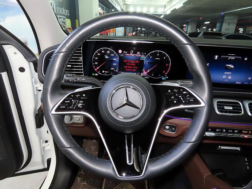 Mercedes Benz GLE Class - Vista 8