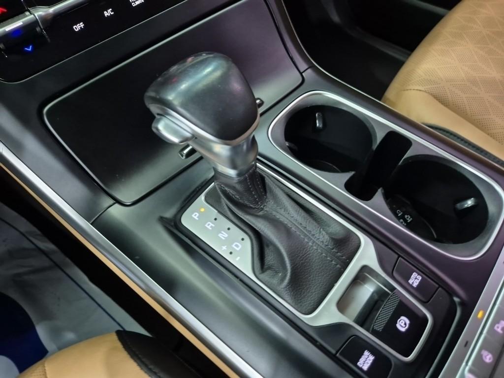 KIA Carnival - Vista 11