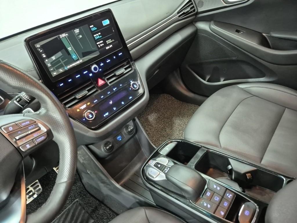HYUNDAI Ioniq - Vista 10