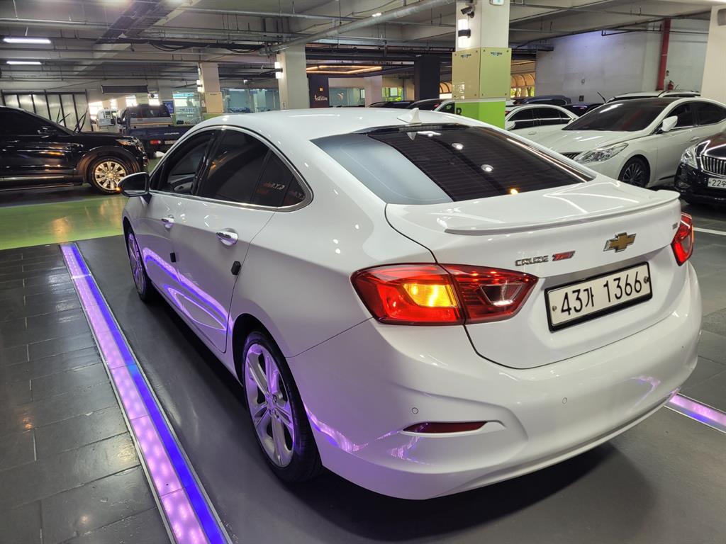 Chevrolet Cruise - Vista 5