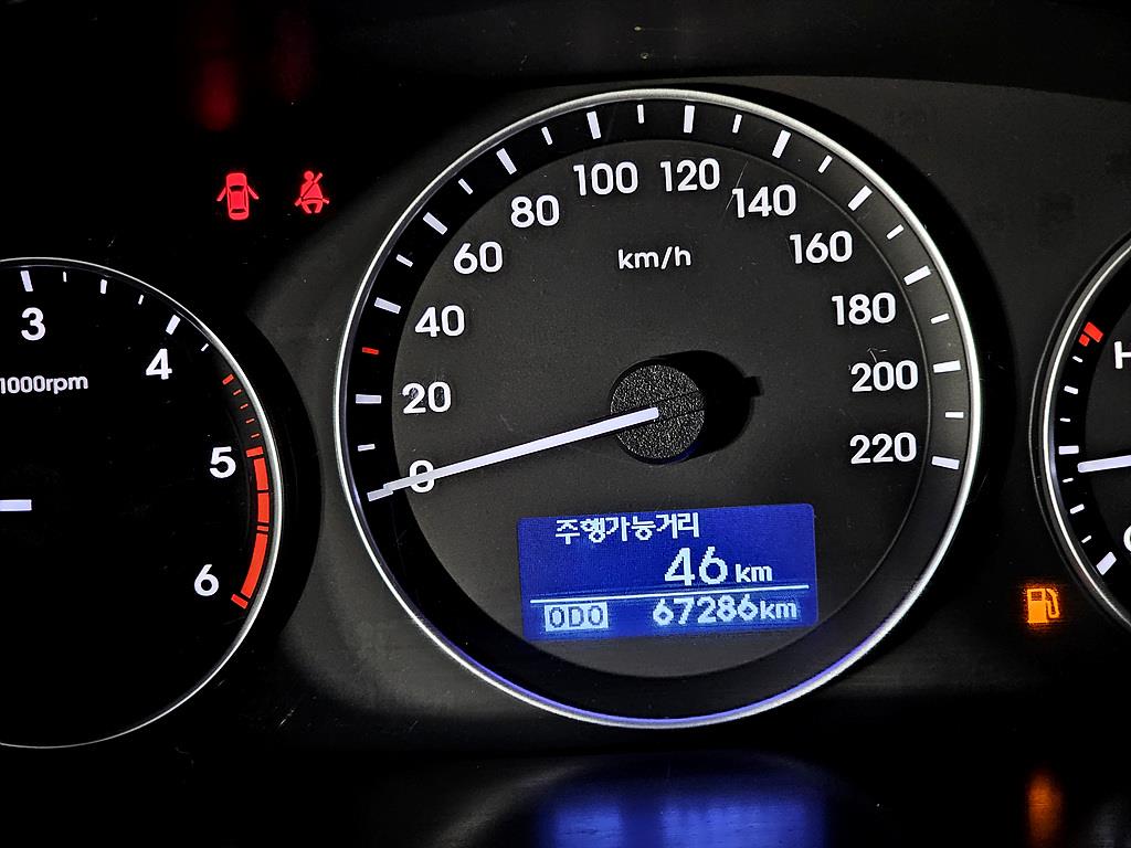 HYUNDAI Starex - Vista 7