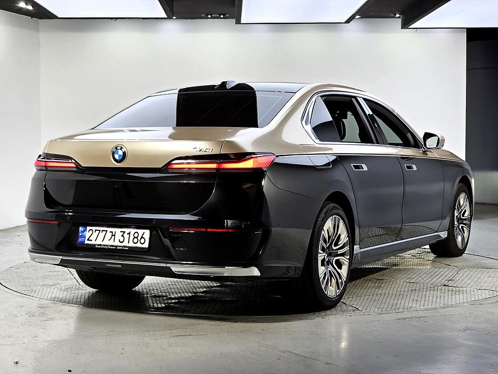 BMW 7 Series - Vista 4